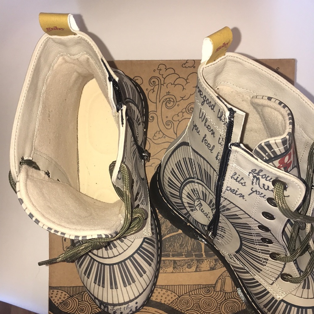 GOBY Women's Shoes Pattern Combat Boot'' - Picture 5 of 6